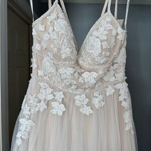 MELISSA SWEET Beaded Lace Applique Tulle A-Line Wedding Gown